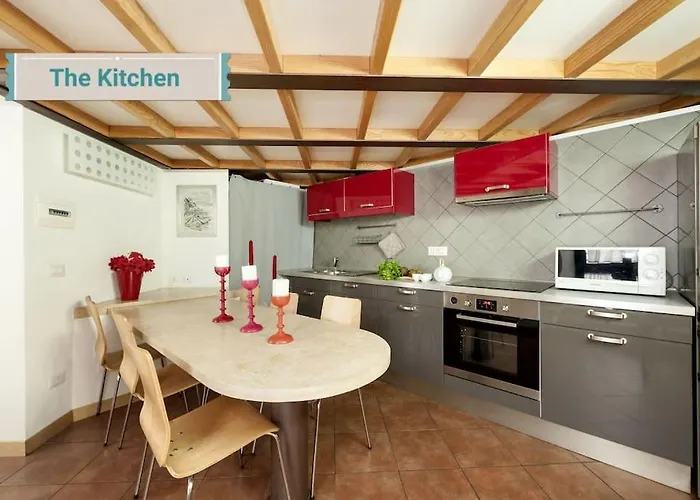 Stylish Loft - Colosseum 4 Min Walk -3 Beds -sleeps Up To 6 People Apartment *