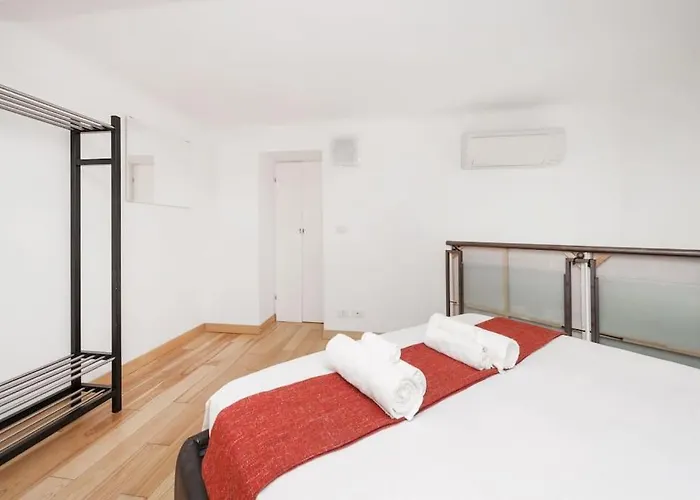 Stylish Loft - Colosseum 4 Min Walk -3 Beds -sleeps Up To 6 People Apartment Rom