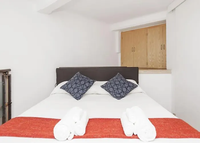 Stylish Loft - Colosseum 4 Min Walk -3 Beds -sleeps Up To 6 People Apartment Rom
