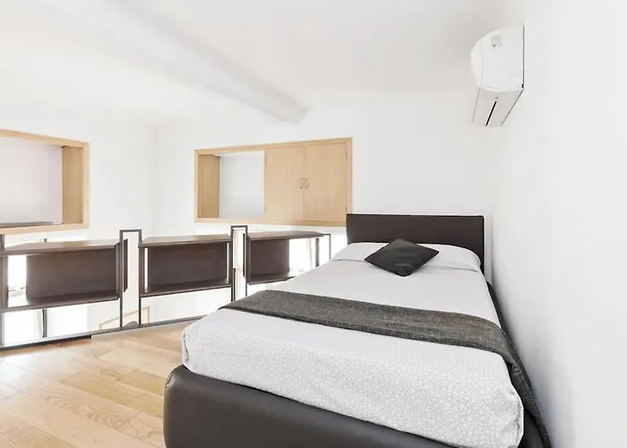 Stylish Loft - Colosseum 4 Min Walk -3 Beds -sleeps Up To 6 People