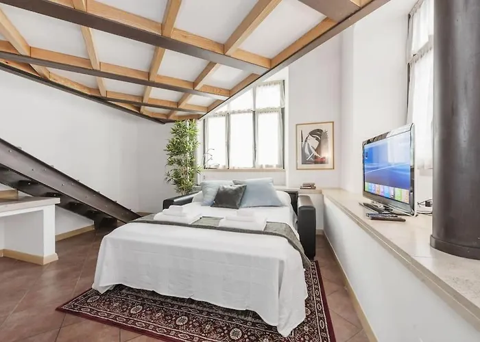 Stylish Loft - Colosseum 4 Min Walk -3 Beds -sleeps Up To 6 People * Rom